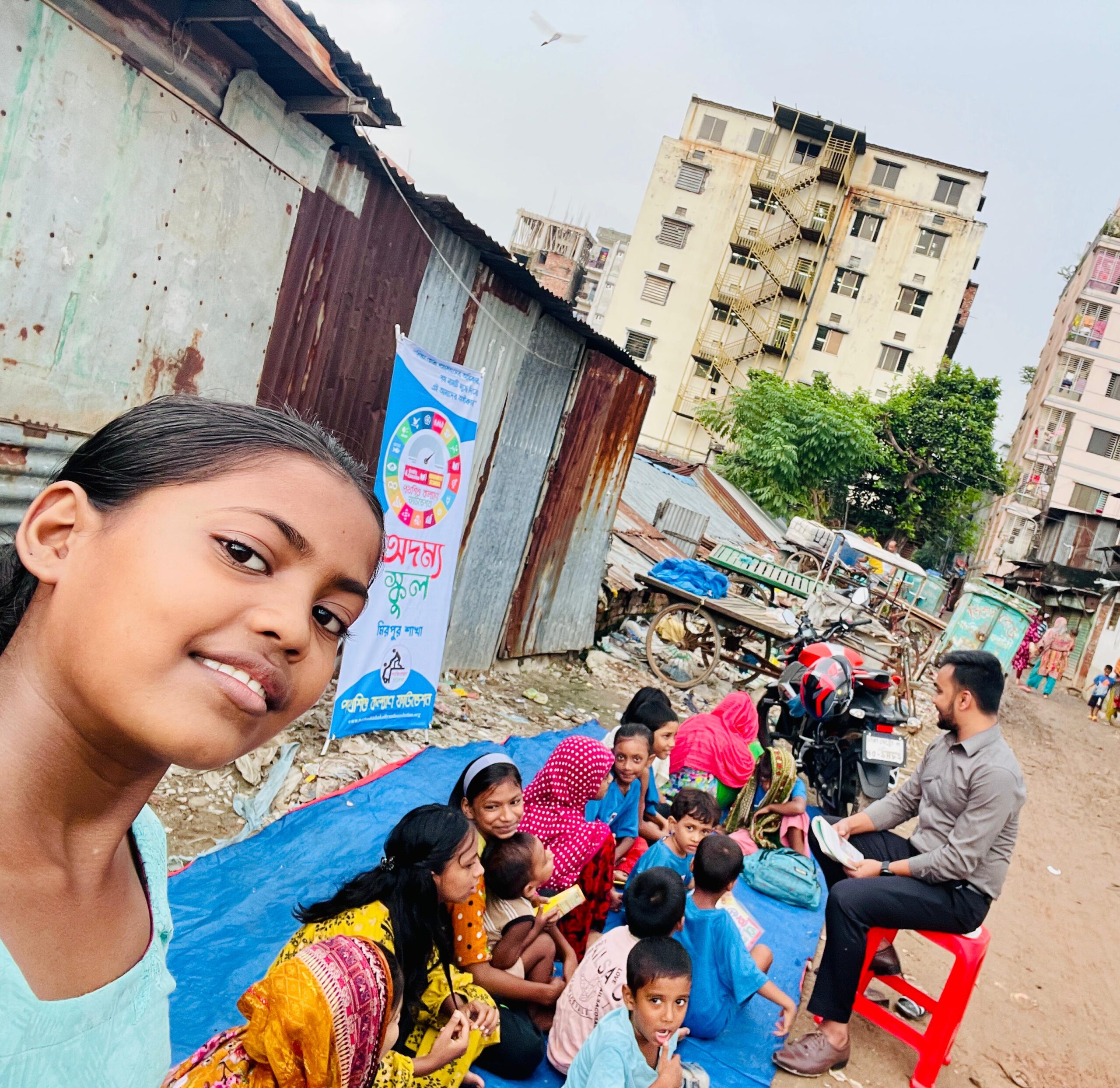 নিজের গল্প নিজেই তুলে রাখে 🤳